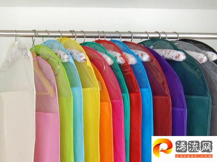 衣服防尘罩效果图